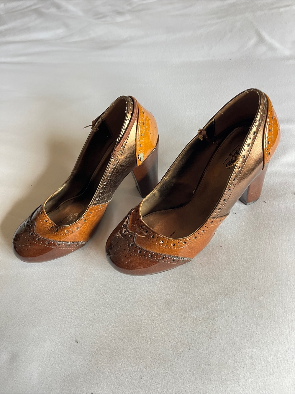 Mossimo Women Size 5.5 Brown Bronze Patent Wingtip Oxford Mary Jane Block Heels